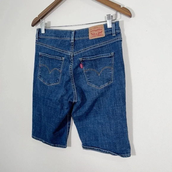 Levi’s Bermuda Shorts - Picture 7 of 9